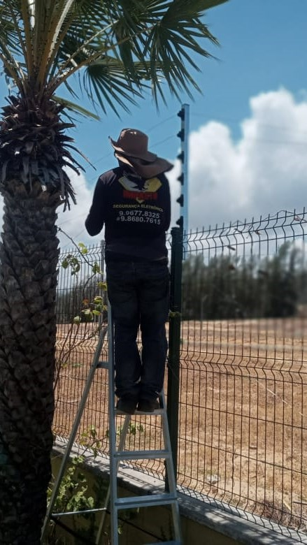 Cerca elétrica instalada em muro - Impacto Segurança Fortaleza