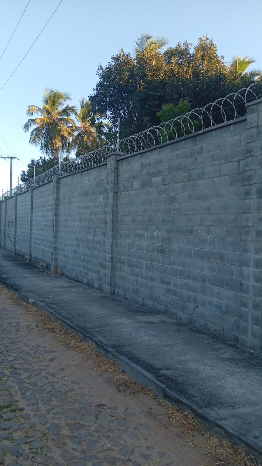Cerca elétrica e concertina em perímetro de grande extensão - projeto de grande porte